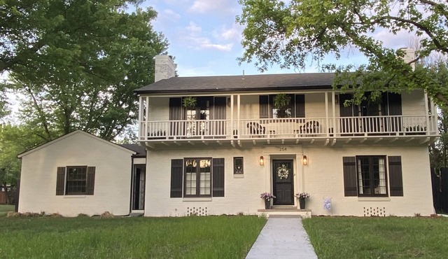 Remodeled Colonial Retreat Close to Shops and Dining