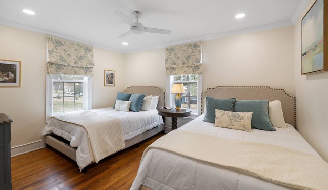 Retreat 5min to MSU, Fenced Yard, Luxury Design
