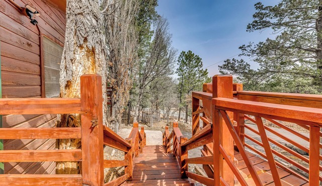 Ruidoso Cabin w/Deck ~ 1 Mi to Midtown!