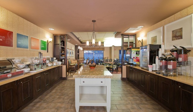 Russell Inn & Suites