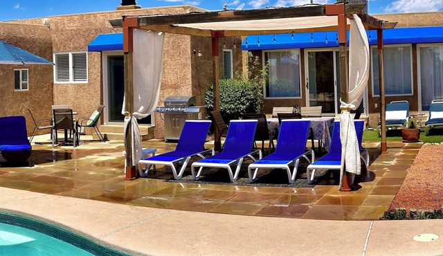 Santa Fe Desert Retreat with Pool in a secluded are, 15 minutes from downtown