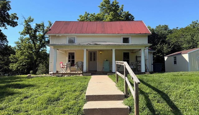 Secluded Country Retreat Sleeps 8 10 Min to MCI Near World Cup