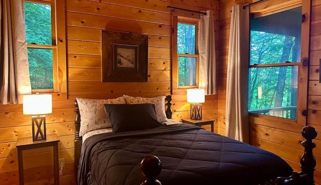 Secluded Seneca Rocks cabin | Hot tub & fire pit