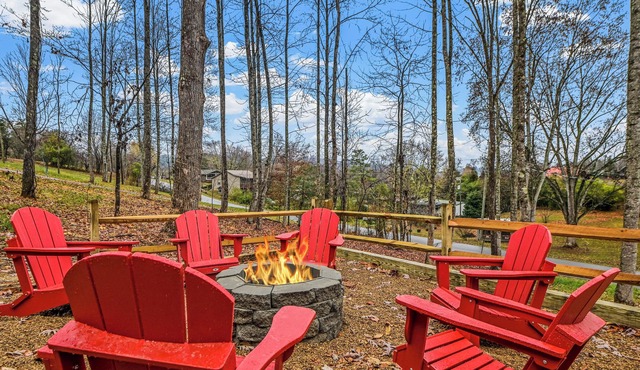 Serene VIEWs! Hot Tub! Public Pool! Location! Firepit! Gameroom
