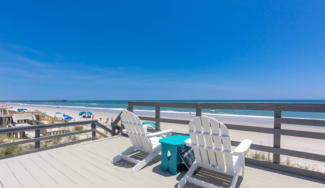 Shoreline - Classic Oceanfront Home - 2 Living Rooms & 2 Kitchens; Sleeps 14