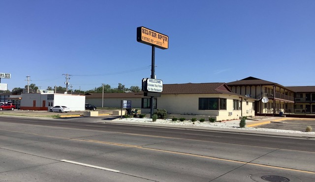 Silver Spur Vintage Inn & Suites
