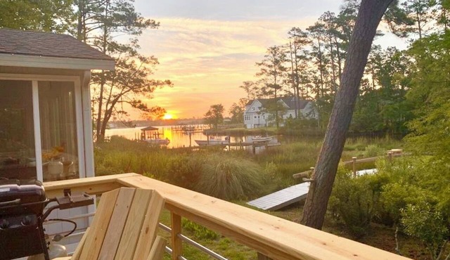 Sirena's Isle - Waterfront, Dock boat lift, pet friendly and fenced yard.