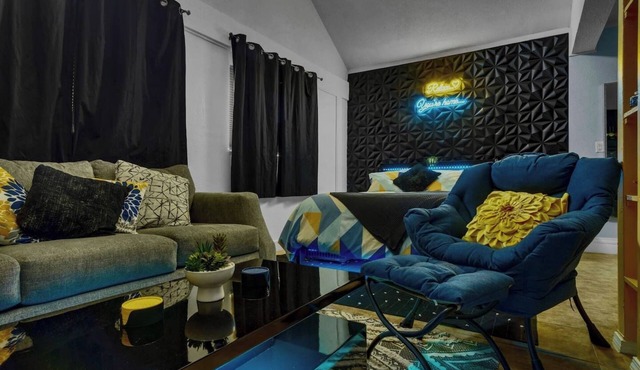 Sleek Studio-Mins to Sunland Park Racetrack/Casino