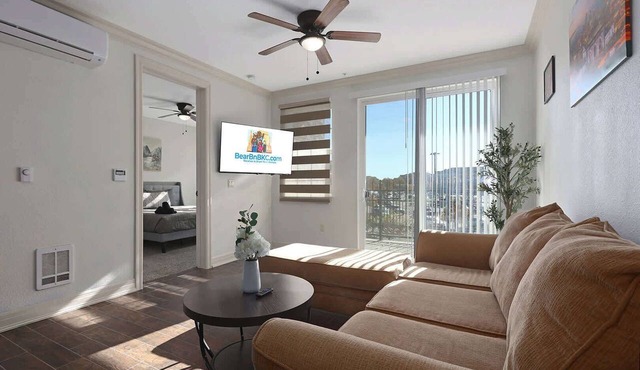 Sleeps 5 2BR Pool Free Parking World cup ready!