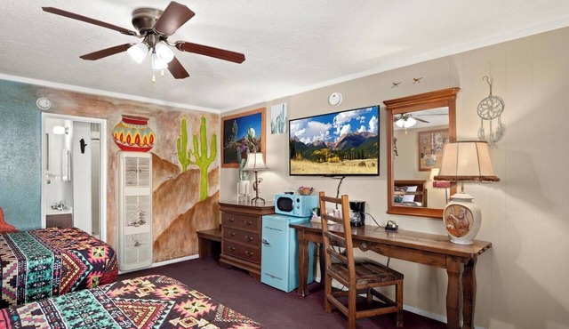 Smokey Bear Motel