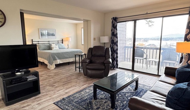 South Shore 1 Bdrm/Amazing Amenities! MiniGolf, Hot Tub, Sauna & More!