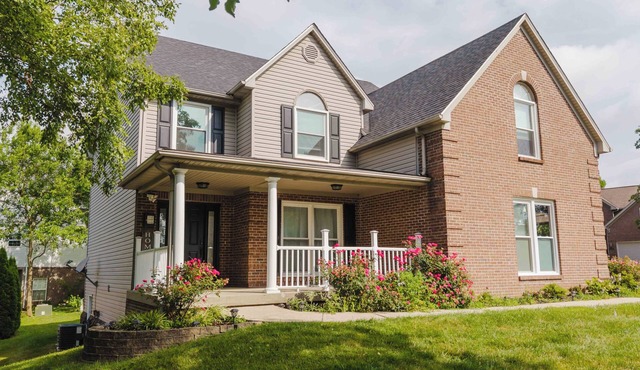 Spacious 5-bedroom house with fitness room in charming Lexington