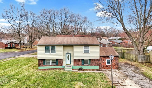Spacious & Clean House. Wide Free Parking Lot. Between Louisville & Fort Knox.