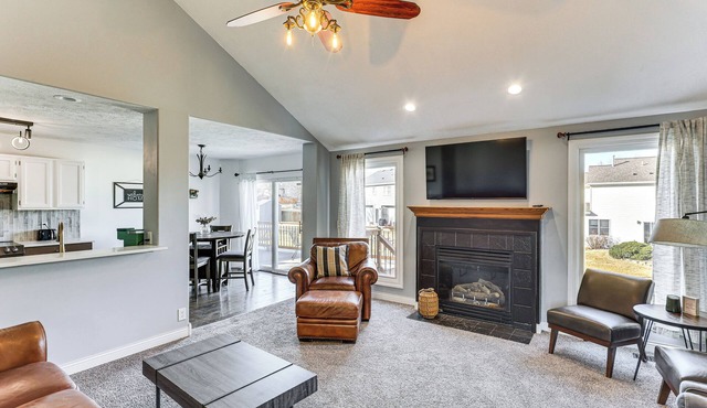 Spacious & Family Friendly! Lincoln Home w/Deck