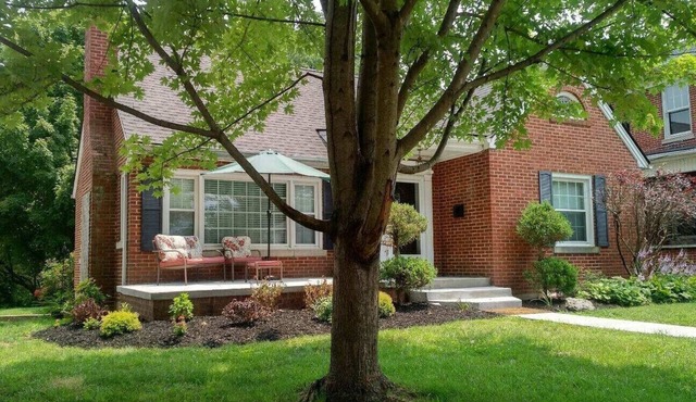 Spacious Home: Sleeps 9, Fire-pit, Walk to EKU, Parks & Downtown, 2miles to I-75