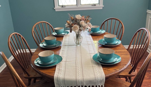 Spacious KC Retreat : 4BR Sleeps 8 - 15 min from Airport - 20 min from Arrowhead