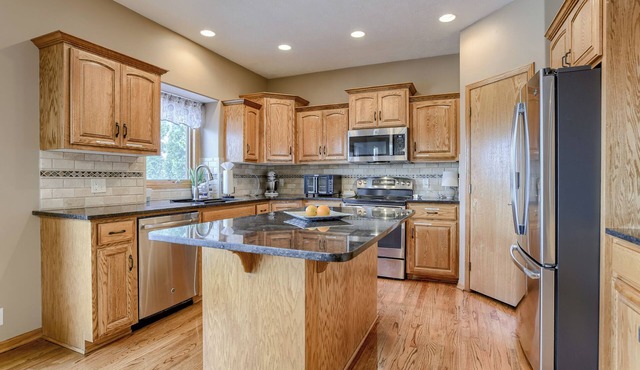 Spacious Pool House with tons of amenities!