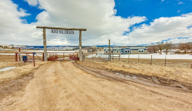 Spacious Tierra Amarilla Ranch House w/Deck!
