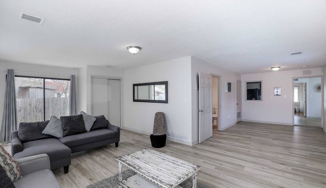 Spacious West Side Home away from Home!