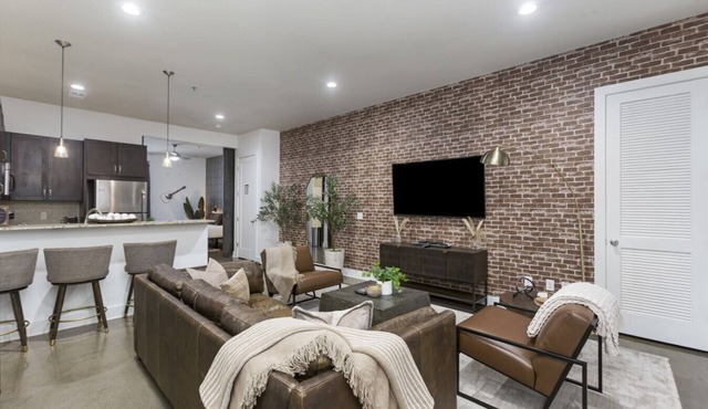 Stay at the Parthenon Pad, Midtown/Downtown Nash