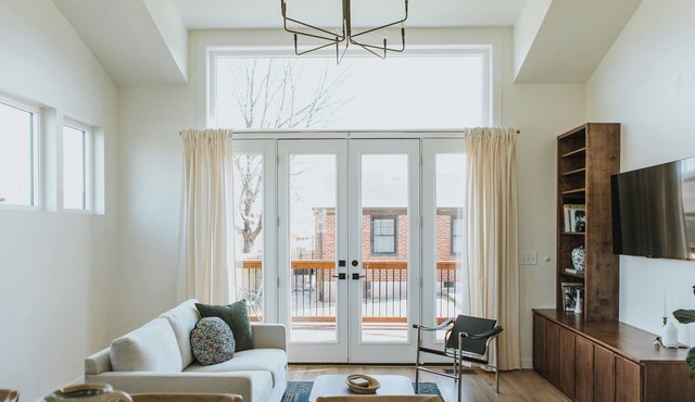 Storybook Nashville Guesthouse | For Couples/Solo