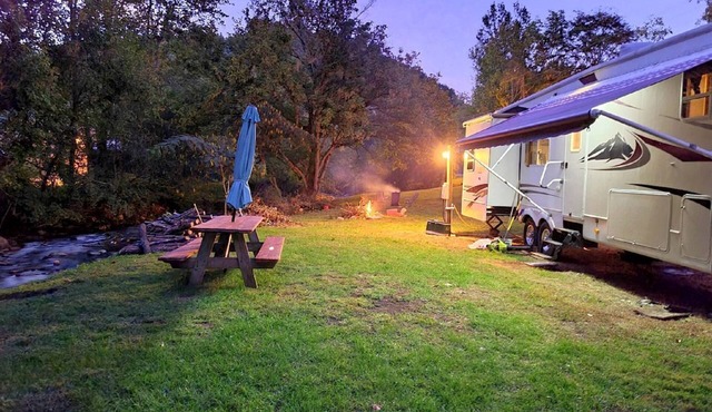 Stunning Caravan with Fire Pit in Del Rio, Tennessee