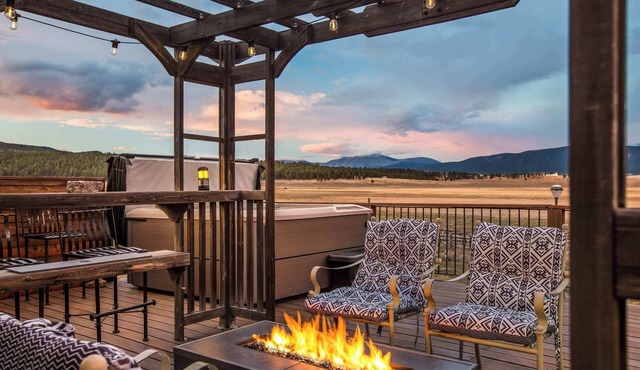 Sunrise Vista Villa - Mountain Views, Hot Tub
