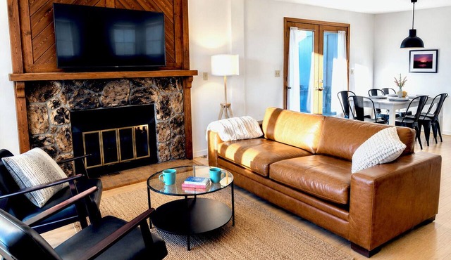 Taos retreat with steam shower and mountain views