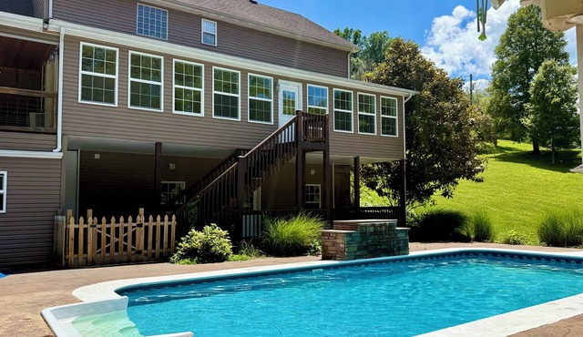 The Big House - Heated Pool, Theater & Pool House Near Cave Run Lake