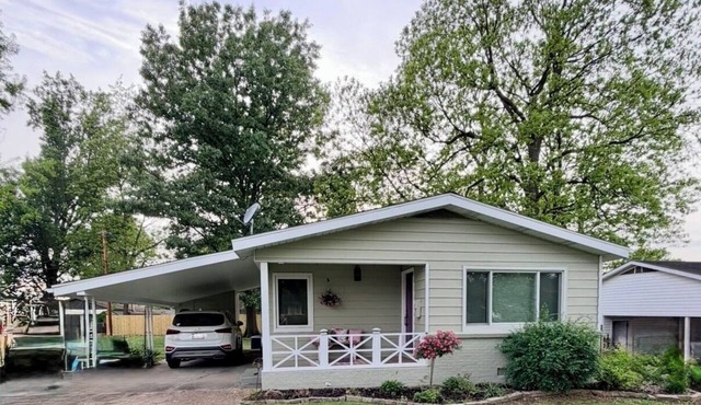 The Cutie Patootie on Helen- Cute, Cozy, Comfortable - 3 BR Home in Dexter, MO