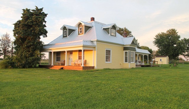 The Farm House - Quiet Country Retreat! Great for Any Season - Pet Friendly!