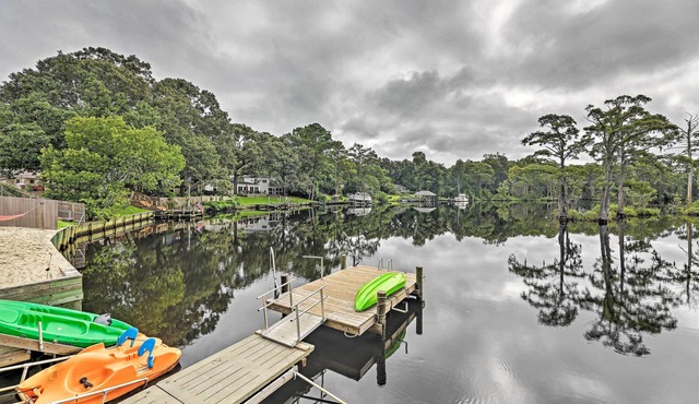 'The Gosling' Studio Cabin w/River Access!