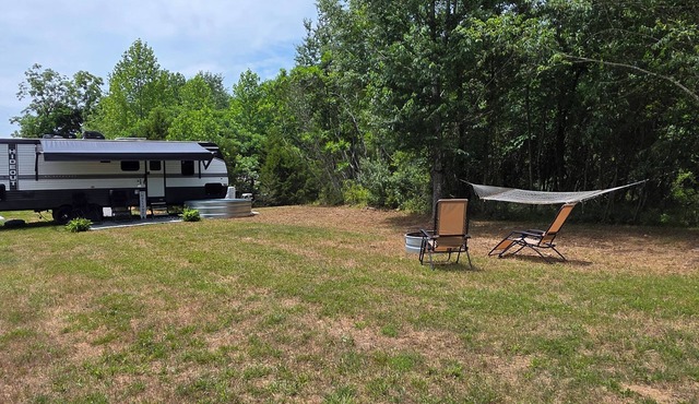 The Hideout | Cowboy Pool & Green River Lake