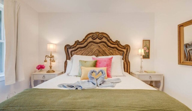 The Ivory Pearl Room/With the best rooftop view in Manteo!
