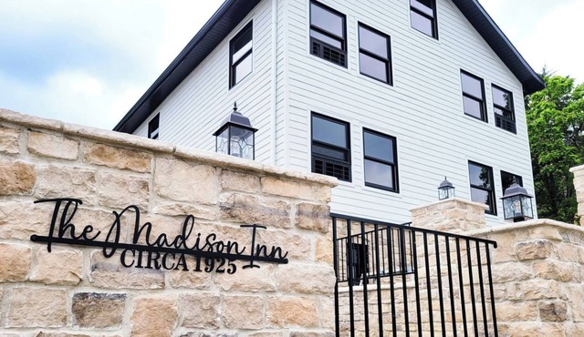 The Madison Inn, Est 1925 Historic suite 107