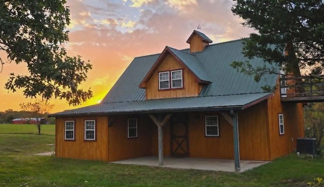 The Paddock House at Dark Horse Farms. 3Bd 2bath Sleeps 12 nestled on 70 acres