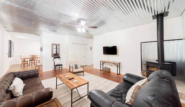 The perfect Lake Eufaula Cove location. Welcome to the Ranch House!