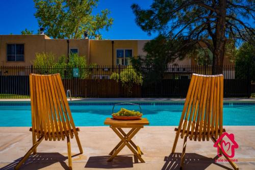 The Plaza - An Irvie Home w Summer Pool