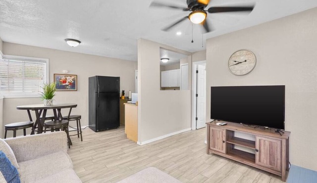This apartment is a 1 bedroom(s), 1 bathrooms, located in El Paso, TX.