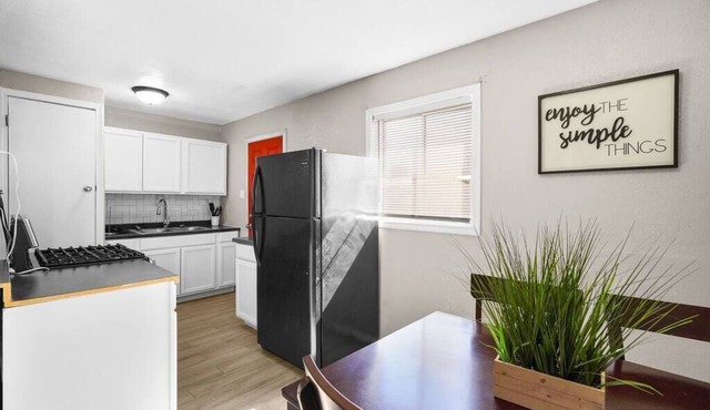 This apartment is a 1 bedroom(s), 1 bathrooms, located in El Paso, TX.