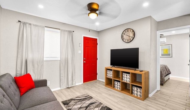 This apartment is a 1 bedroom(s), 1 bathrooms, located in El Paso, TX.