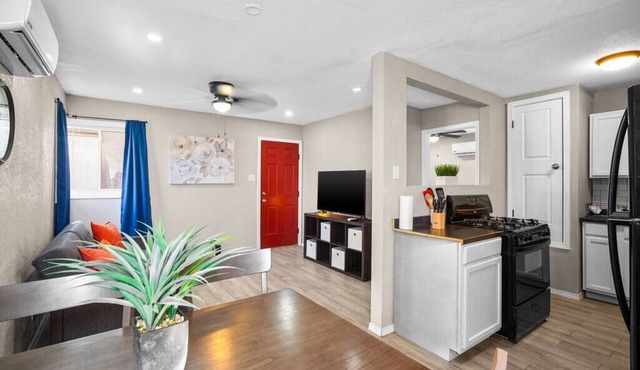This apartment is a 1 bedroom(s), 1 bathrooms, located in El Paso, TX.