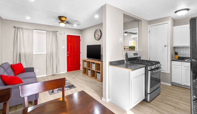 This apartment is a 1 bedroom(s), 1 bathrooms, located in El Paso, TX.
