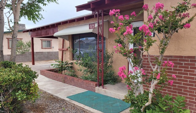 Top of the Hill Guest House - Cozy home near City Golf Course - Pet Friendly!
