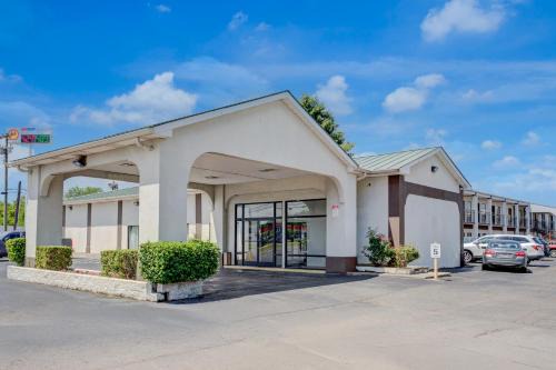 Travel Inn Lebanon Nashville Near I-40
