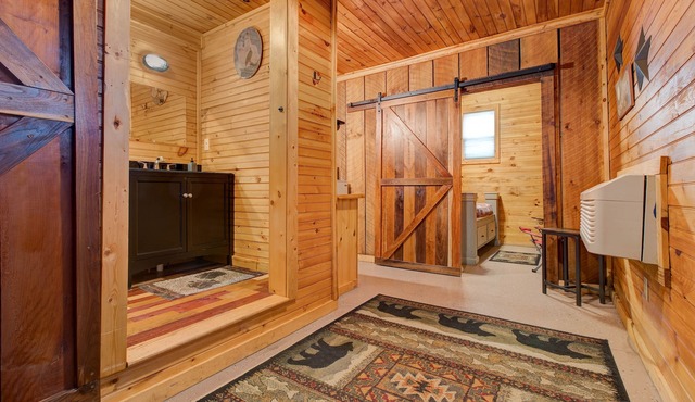 TURNING LEAF Cozy Custom Cabin in the RRG A true GUEST FAV