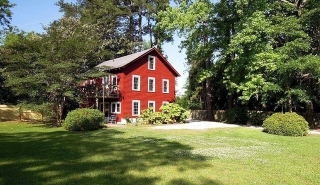 Unique Restored Barn Rental Perfect for Families near the Croatan National Forest, NC