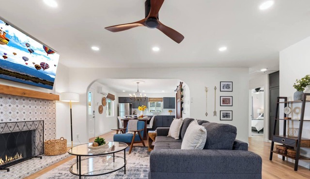 ValleyVibe: Modern Comfort in North Valley - an Irvie Home