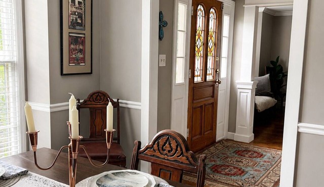 Vintage charm- Cozy comfort in a quiet setting-entire house