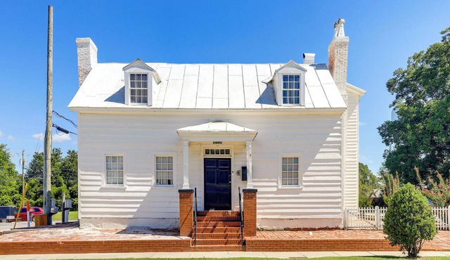 Walk to Downtown New Bern! Historic Family Home